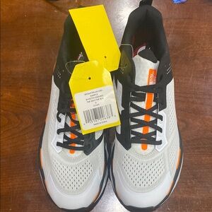 Men's Black and White North Face Vectiv enduris